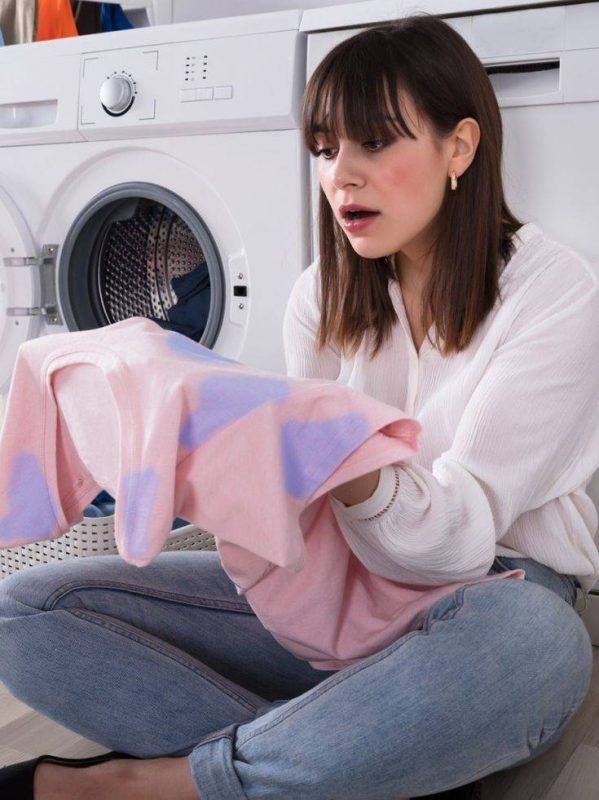 علت رنگ دادن لباس چیست؟ (8 روش جلوگیری از رنگدهی لباس) 3 علت رنگ دادن لباس