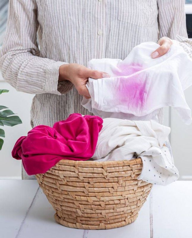 علت رنگ دادن لباس چیست؟ (8 روش جلوگیری از رنگدهی لباس) 4 علت رنگ دادن لباس