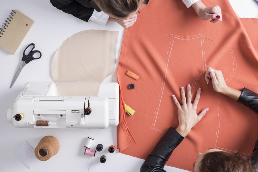 خیاطی با الگو یا بدون الگو؟ مزایا و چالشهای هر روش 4 Setting up a Sewing Business scaled 2
