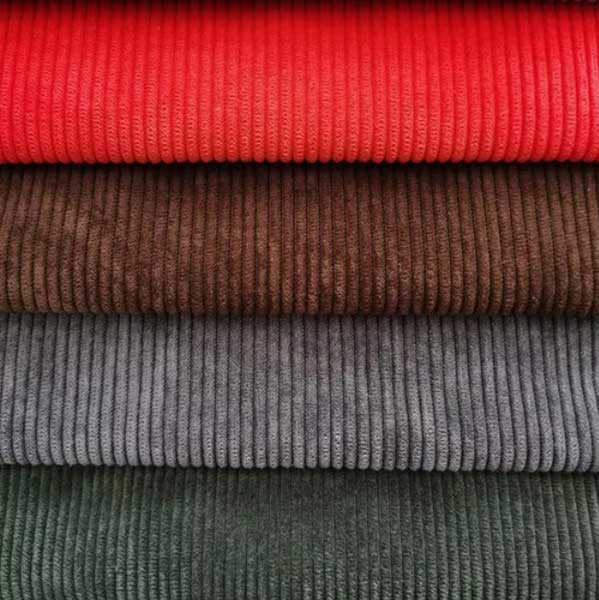 معرفی 7 پارچه مناسب برای استایل شب یلدا 2 پارچه مخمل کبریتی